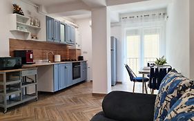 Esther Premium Apartment Near Iulius Mall, Free Private Parking, Self Check-In, Balcony,